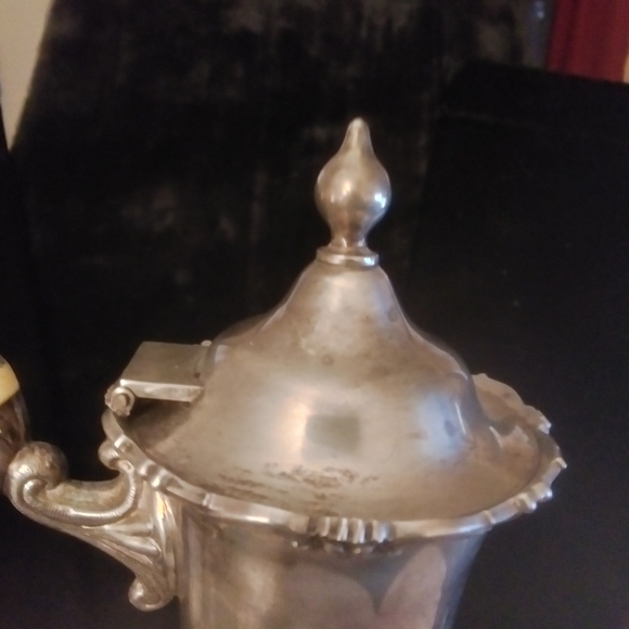 Antique tea or coffee pot - Picture 15 of 15
